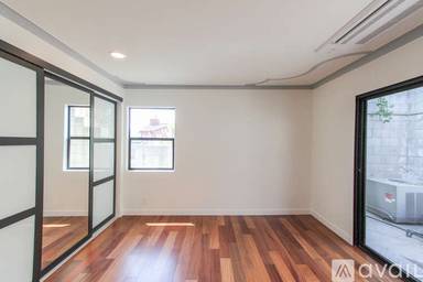 Main picture of 2465 Claremont Ave