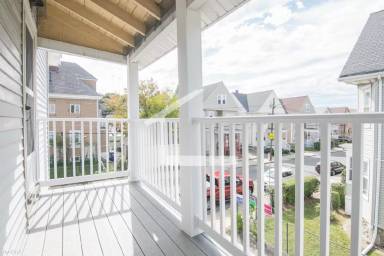 Main picture of 55 Etna St