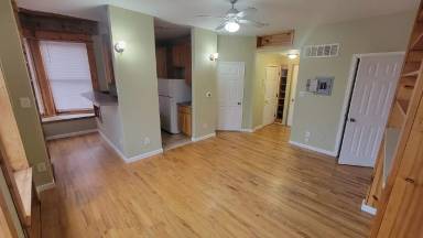 Main picture of 1001 S 1st St