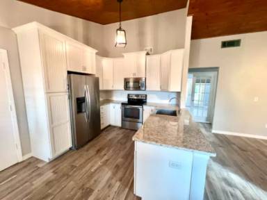 Main picture of 3867 Lake Shore Dr