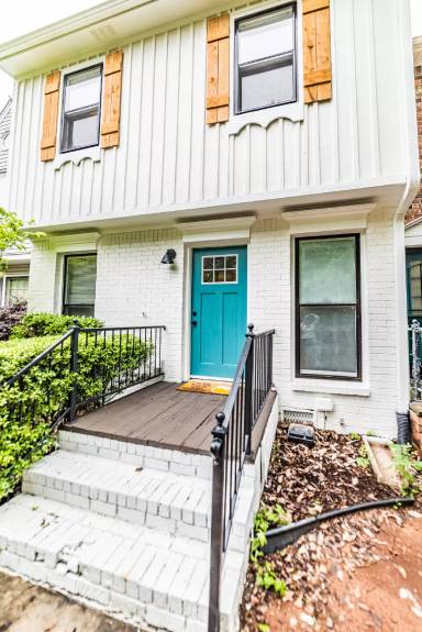 Main picture of 2612 Whitesburg Dr SW