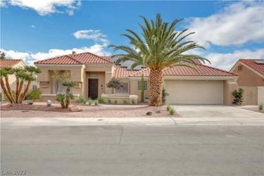Main picture of 2620 Desert Sands Dr