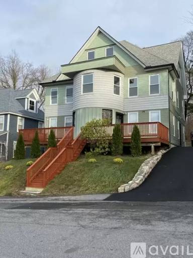 Main picture of 32 Uxbridge St