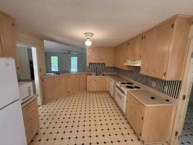 Main picture of 112 Oak Leaf Cir