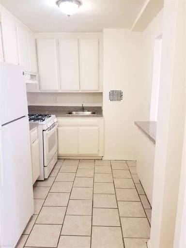 Main picture of 11 Lake St Apartments
