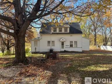 Main picture of 903 W Main St