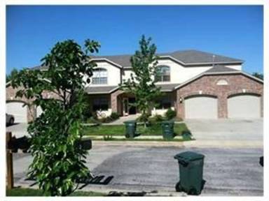 Main picture of 2624 N Valencia Ave