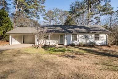 Main picture of 1061 Carriage Hill Rd