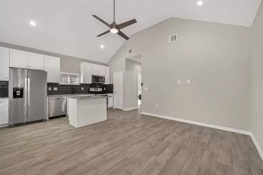 Main picture of 352 Westchase