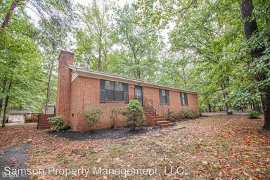 Main picture of 300 Fairway Dr