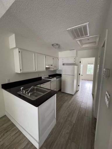 Main picture of 2100 S Ocean Blvd