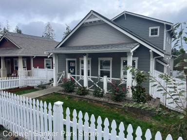 Main picture of 10 E Cedarland Ln