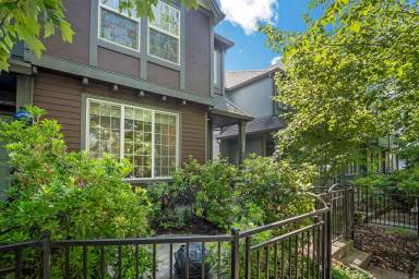 Main picture of 1050 SE Alika Ave