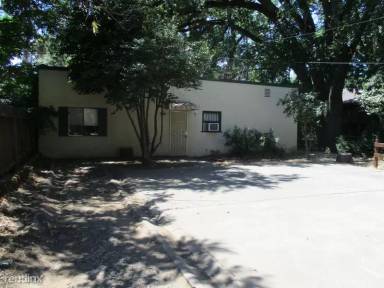 Main picture of 940 Salem St