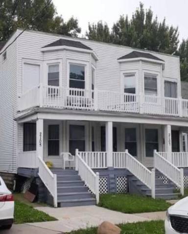 Main picture of 2107 W 93rd St