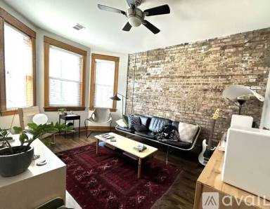 Main picture of 2649 N Sacramento Ave