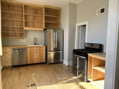 Main picture of 845 Massachusetts St