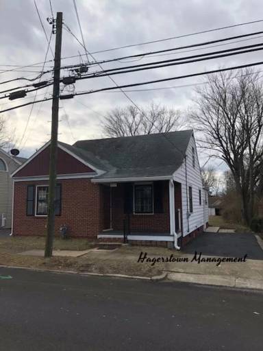 Main picture of 215 E Baltimore St