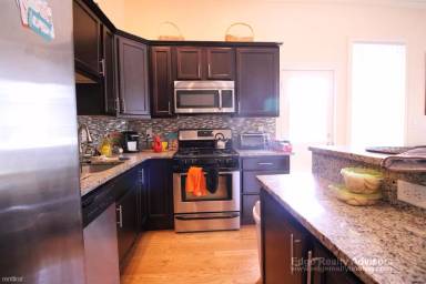 Main picture of 11 Sparhawk St