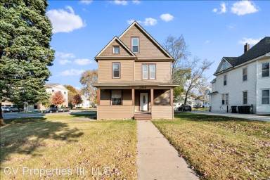 Main picture of 2104 College St