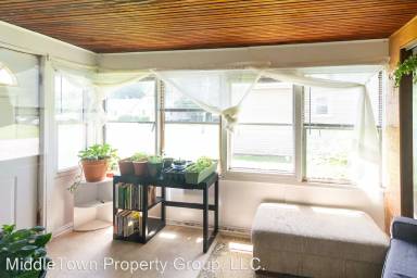 Main picture of 307 1/2 N Dicks St