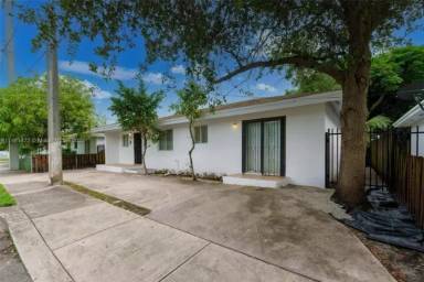 Main picture of 560 NW 58th St