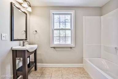 Main picture of 240 Groton Rd