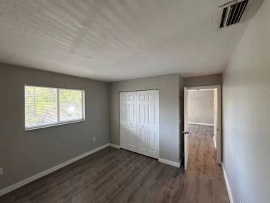 Main picture of 927 33rd Ave W
