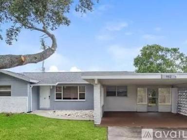Main picture of 1330 Coral Reef Ave NW