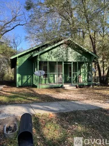 Main picture of 500 E Texas St