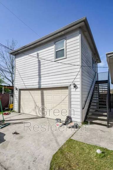 Main picture of 5044 Jefferson St