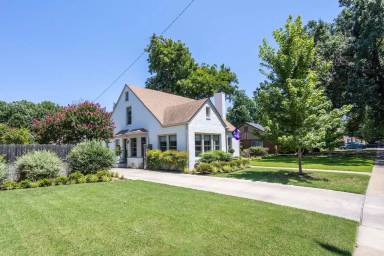 Main picture of 3233 Greene Ave