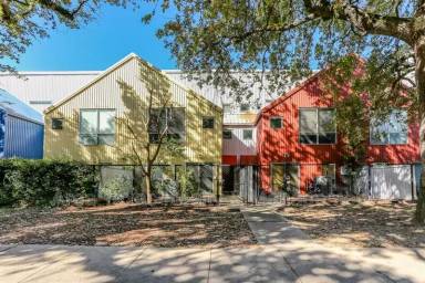 Main picture of 2716 La Branch St