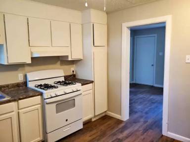 Main picture of 106 S Davis St