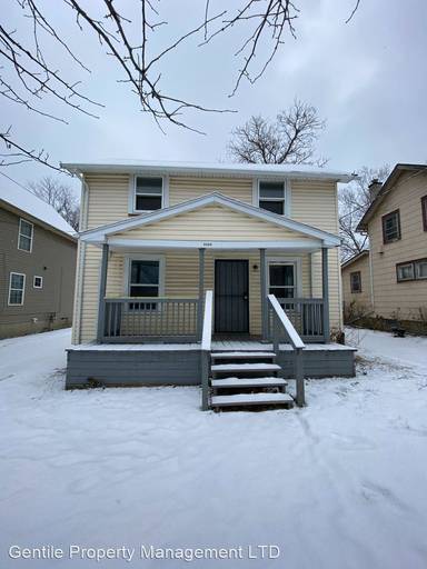 Main picture of 9609 Nelson Ave