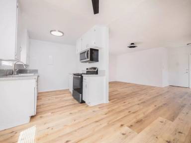 Main picture of 7253 Variel Ave