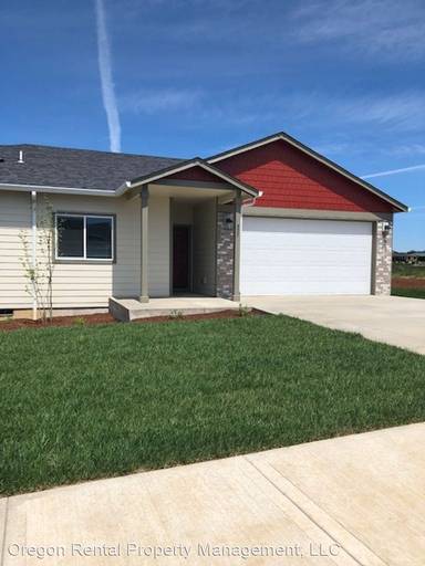 Main picture of 804 SE Pinto St