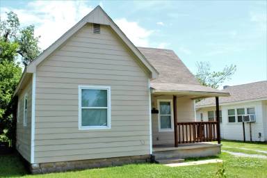 Main picture of 623 S Miles Ave