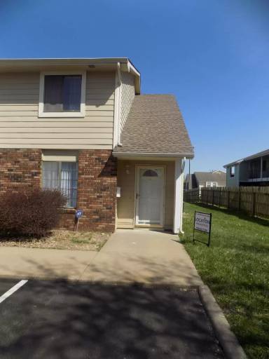 Main picture of Red Oaks Apartments
