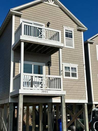 Main picture of 399 N New River Dr
