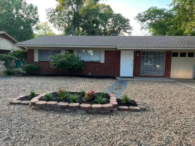 Main picture of 130 Royale Dr