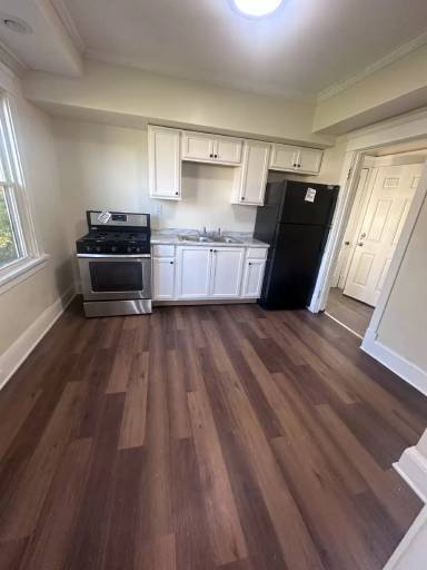 Main picture of 9604 Manor Ave
