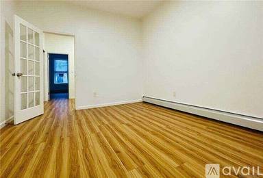 Main picture of 1682 Grove St