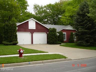 Main picture of 5120 Russell St