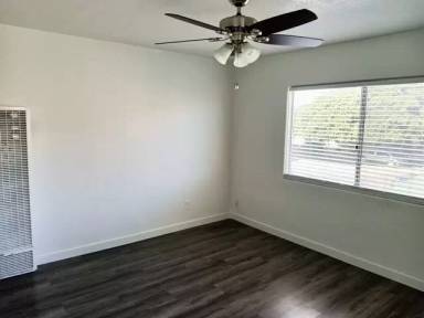 Main picture of 5116 Narragansett Ave