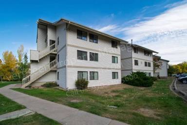 Main picture of Heatheridge Lake Condominiums