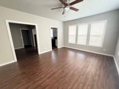 Main picture of 1625 McCullough Ave