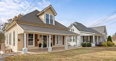 Main picture of 304 Plum St