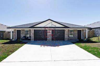 Main picture of 121 Wind Ridge Dr