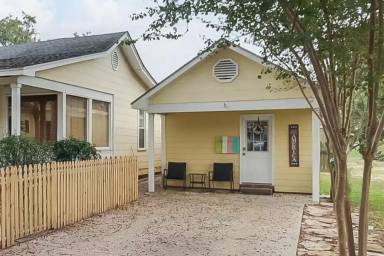 Main picture of 176 Markham Dr